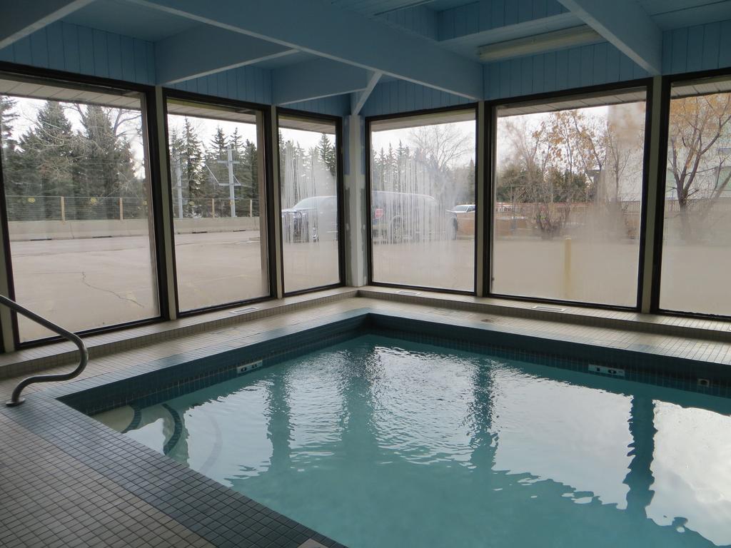 Ramada Limited Calgary YYC Exterior foto
