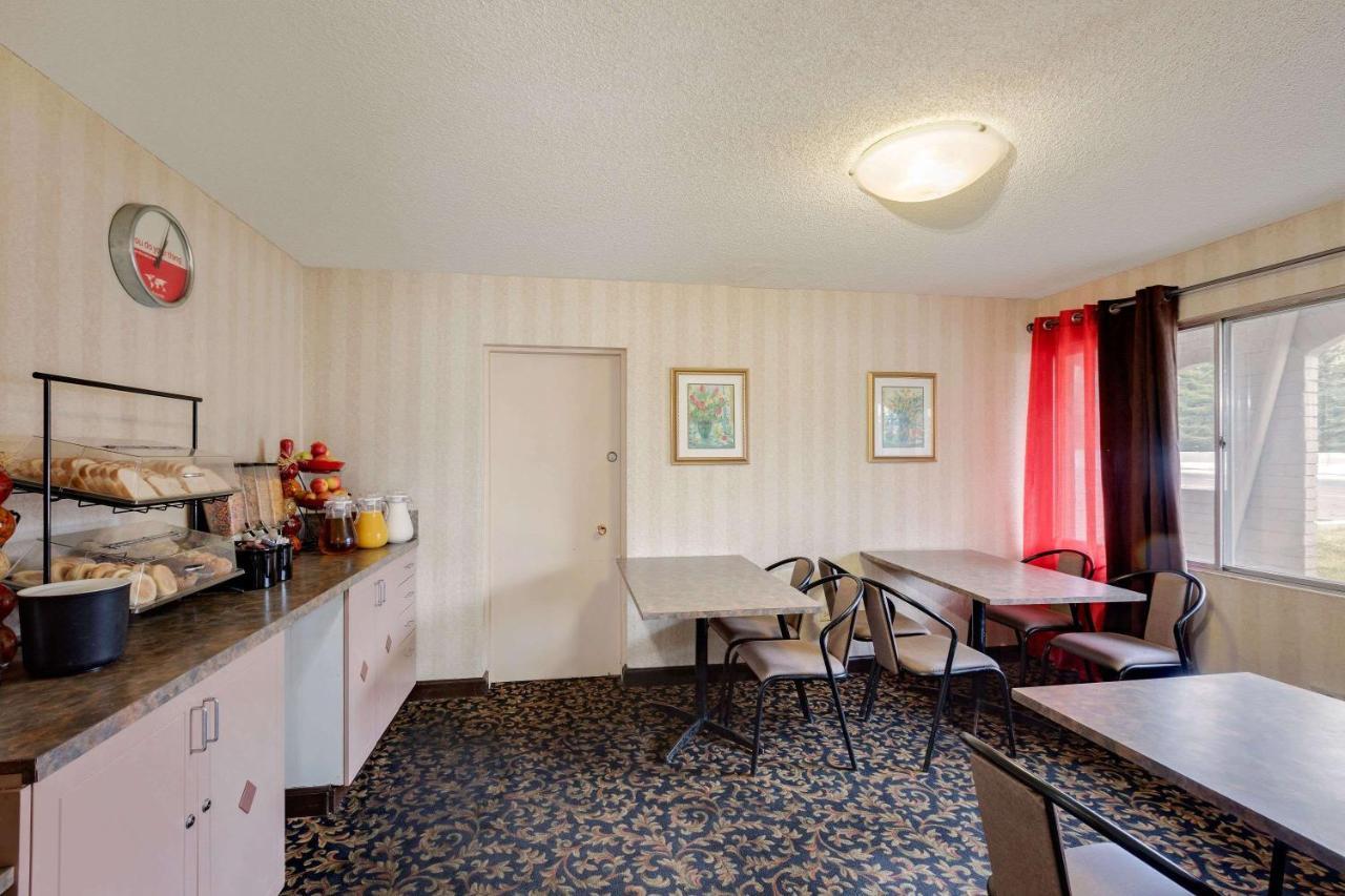 Ramada Limited Calgary YYC Exterior foto