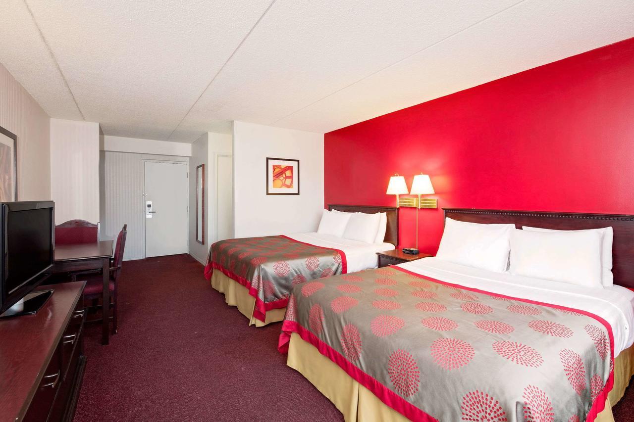 Ramada Limited Calgary YYC Exterior foto