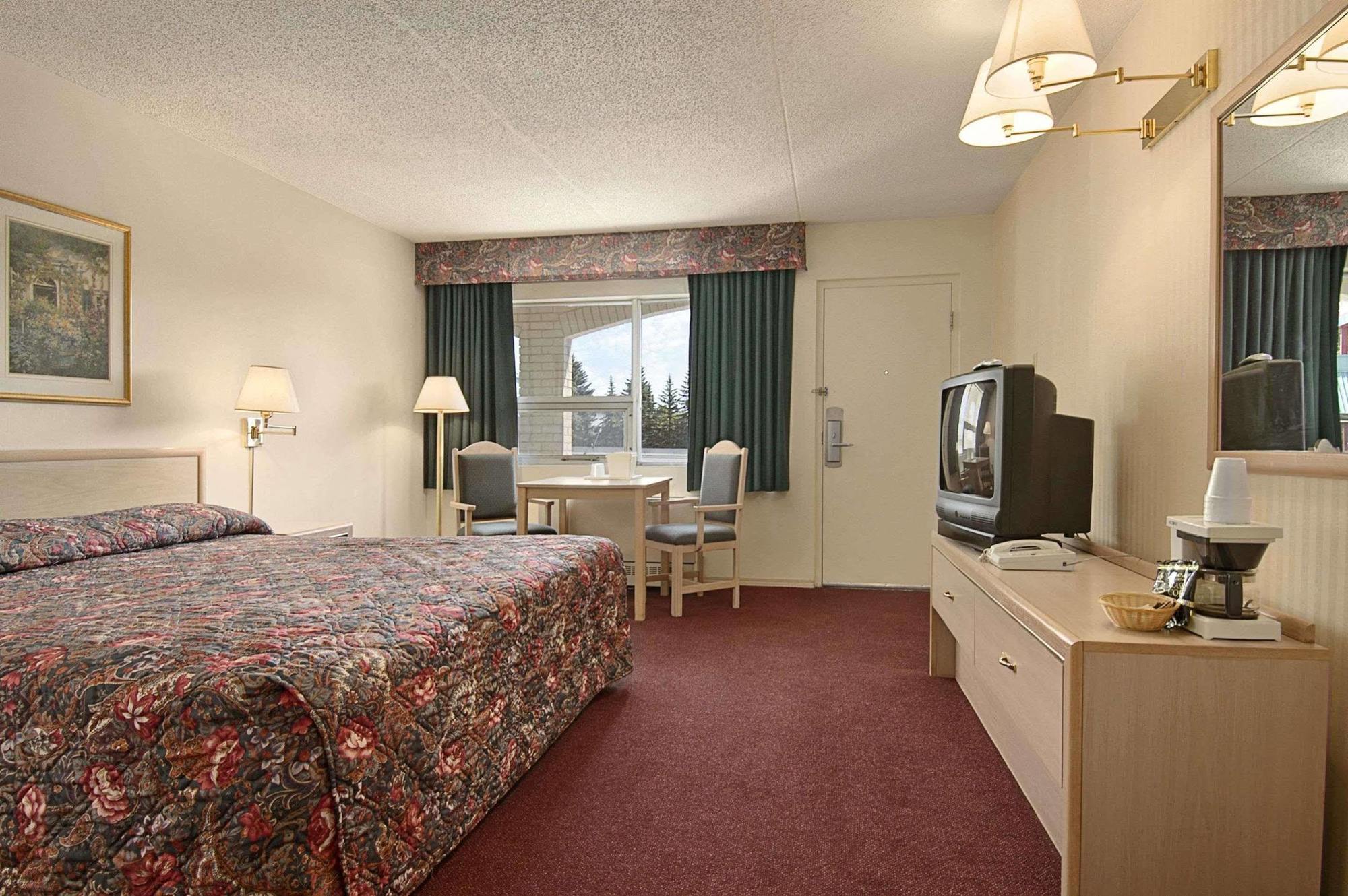 Ramada Limited Calgary YYC Exterior foto